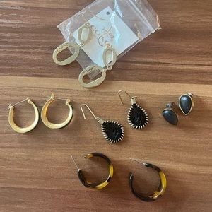 Assorted black/gold earrings